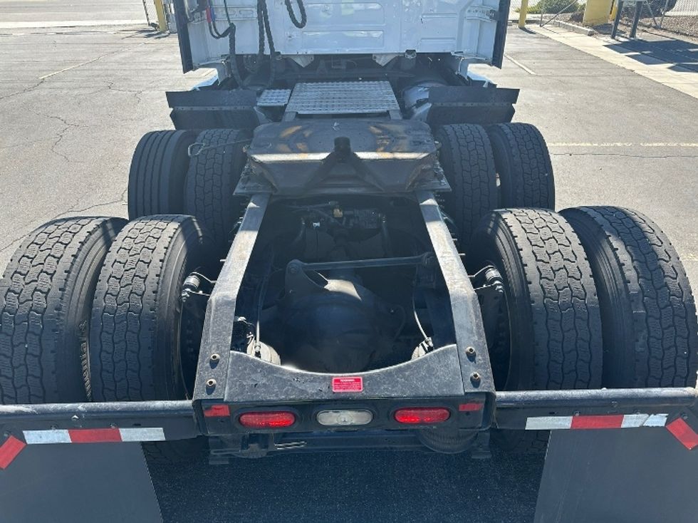 Sleeper Tractor-Heavy Duty Tractors-Volvo-2022-VNL64760-Fontana-CA-333,331\n\t\tmiles-$ 100,250 - Image 6