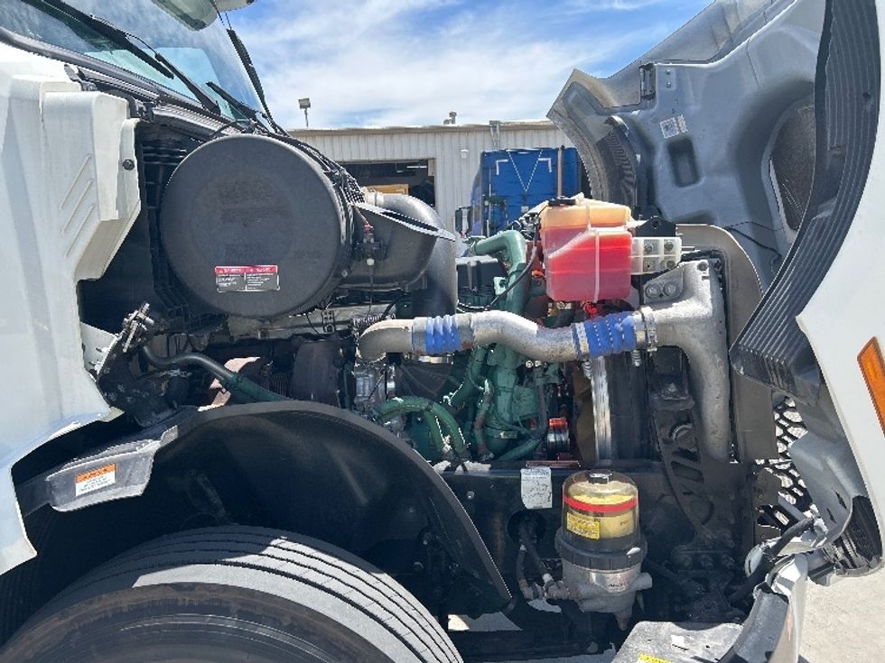 Sleeper Tractor-Heavy Duty Tractors-Volvo-2022-VNL64760-Fontana-CA-384,515\n\t\tmiles-$ 93,750 - Image 19