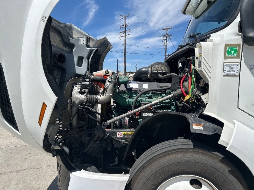 Sleeper Tractor-Heavy Duty Tractors-Volvo-2022-VNL64760-Fontana-CA-384,515\n\t\tmiles-$ 93,750 - Image 20