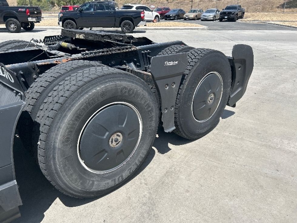Sleeper Tractor-Heavy Duty Tractors-Volvo-2022-VNL64760-Fontana-CA-384,515\n\t\tmiles-$ 93,750 - Image 21