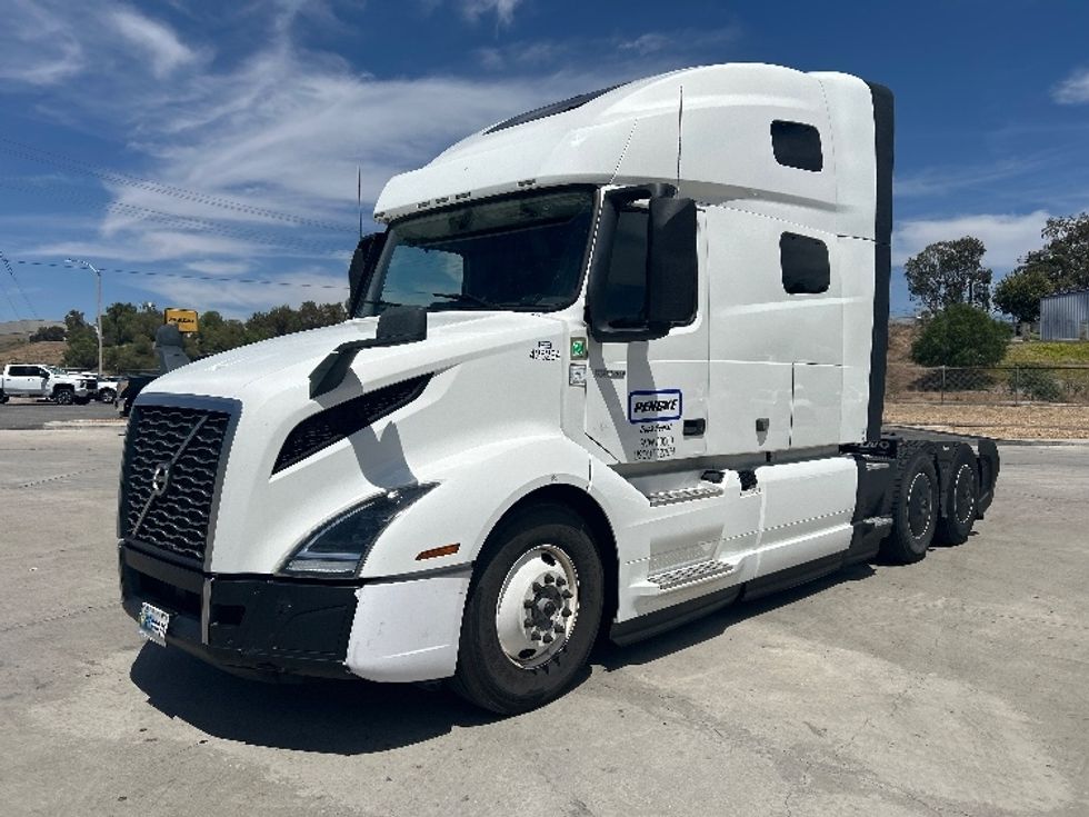 Sleeper Tractor-Heavy Duty Tractors-Volvo-2022-VNL64760-Fontana-CA-384,515\n\t\tmiles-$ 93,750 - Image 3