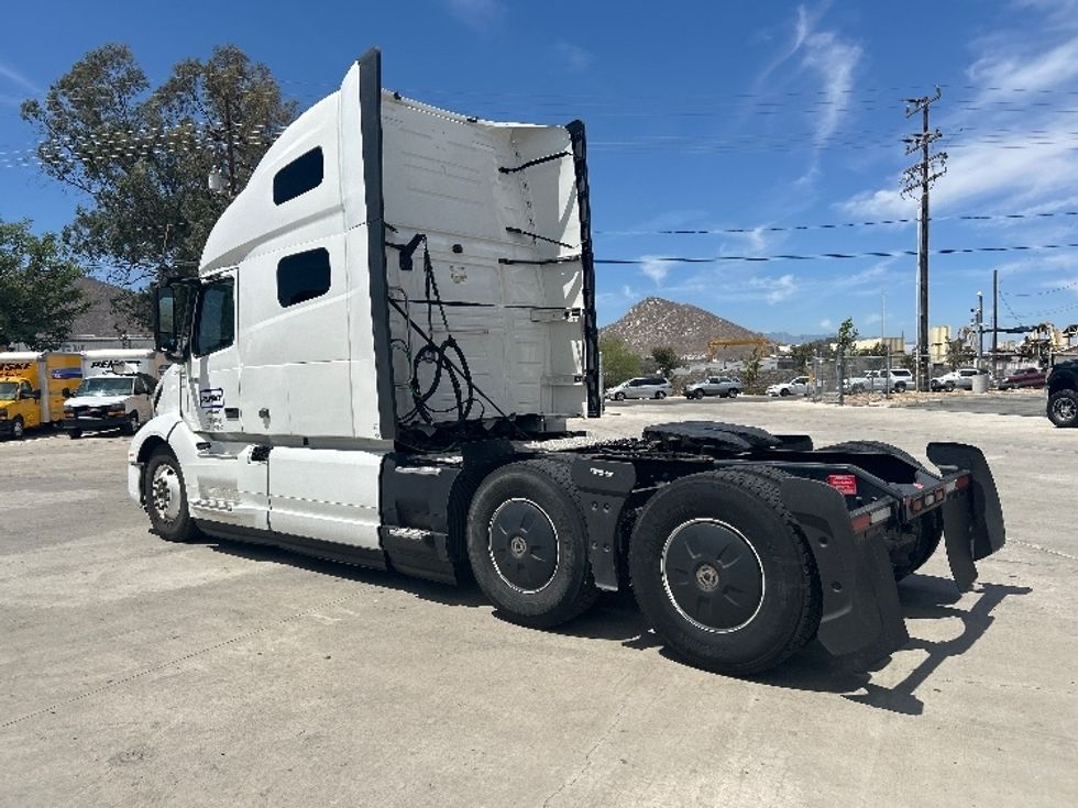 Sleeper Tractor-Heavy Duty Tractors-Volvo-2022-VNL64760-Fontana-CA-384,515\n\t\tmiles-$ 93,750 - Image 5
