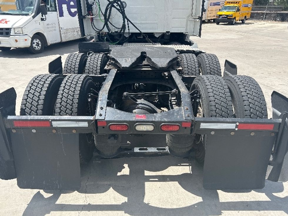 Sleeper Tractor-Heavy Duty Tractors-Volvo-2022-VNL64760-Fontana-CA-384,515\n\t\tmiles-$ 93,750 - Image 6