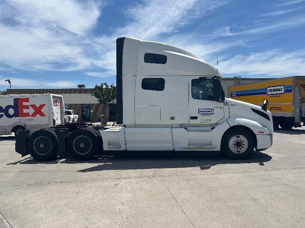 Sleeper Tractor-Heavy Duty Tractors-Volvo-2022-VNL64760-Fontana-CA-384,515\n\t\tmiles-$ 93,750 - Image 8