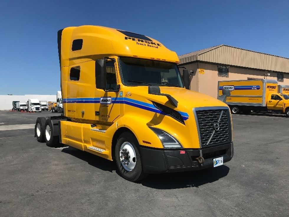 Sleeper Tractor-Heavy Duty Tractors-Volvo-2022-VNL64760-Fontana-CA-396,787\n\t\tmiles-$ 91,250 - Image 1