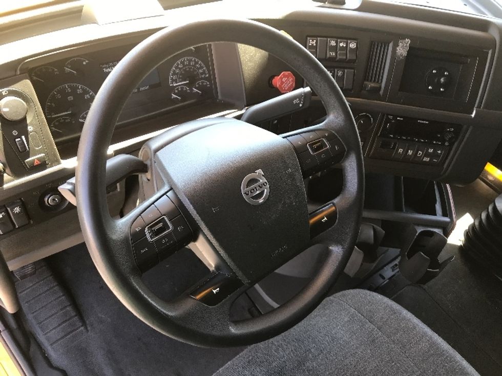Sleeper Tractor-Heavy Duty Tractors-Volvo-2022-VNL64760-Fontana-CA-396,787\n\t\tmiles-$ 91,250 - Image 10