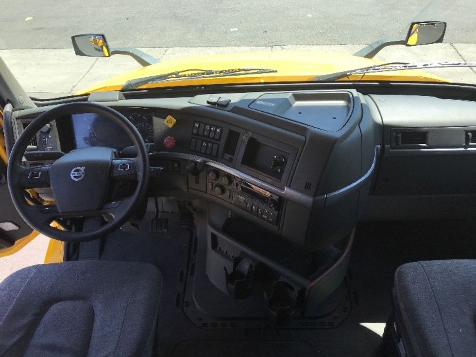 Sleeper Tractor-Heavy Duty Tractors-Volvo-2022-VNL64760-Fontana-CA-396,787\n\t\tmiles-$ 91,250 - Image 12