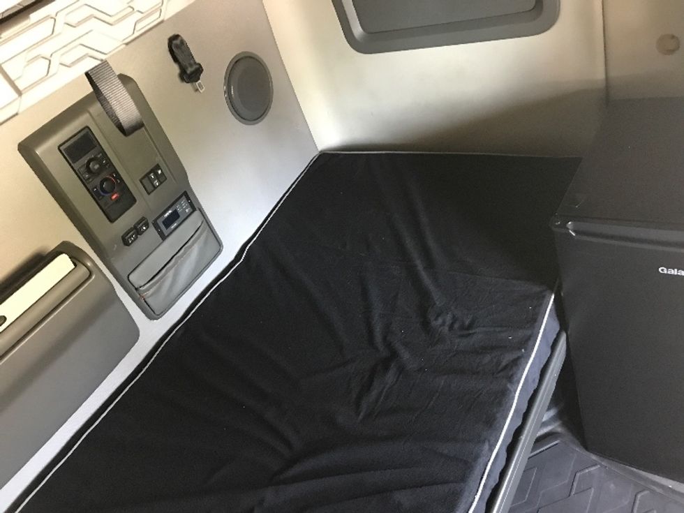 Sleeper Tractor-Heavy Duty Tractors-Volvo-2022-VNL64760-Fontana-CA-396,787\n\t\tmiles-$ 91,250 - Image 18