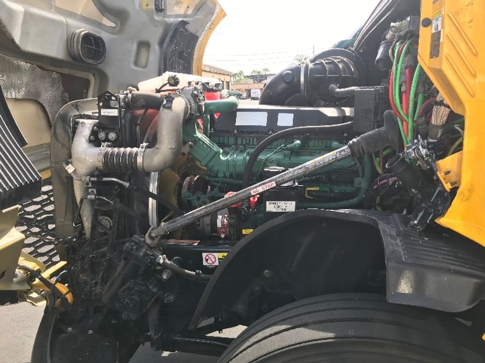 Sleeper Tractor-Heavy Duty Tractors-Volvo-2022-VNL64760-Fontana-CA-396,787\n\t\tmiles-$ 91,250 - Image 21