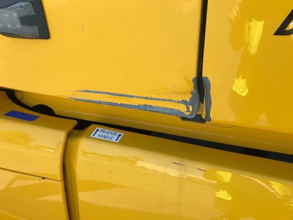 Sleeper Tractor-Heavy Duty Tractors-Volvo-2022-VNL64760-Fontana-CA-396,787\n\t\tmiles-$ 91,250 - Image 23