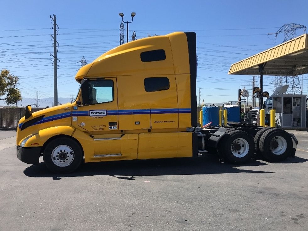 Sleeper Tractor-Heavy Duty Tractors-Volvo-2022-VNL64760-Fontana-CA-396,787\n\t\tmiles-$ 91,250 - Image 4