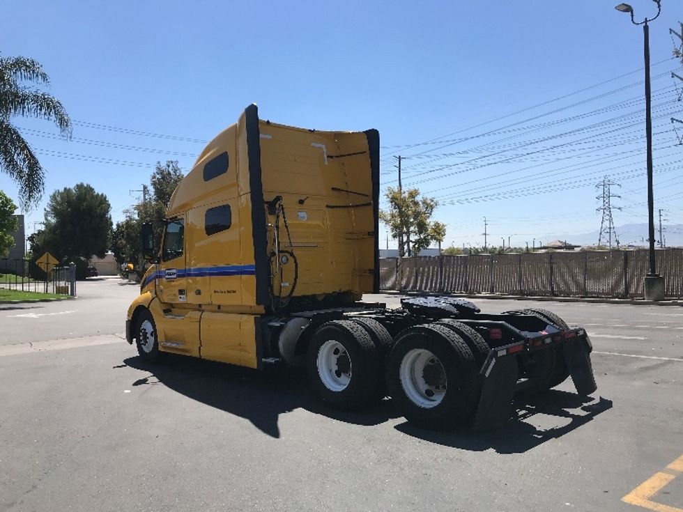 Sleeper Tractor-Heavy Duty Tractors-Volvo-2022-VNL64760-Fontana-CA-396,787\n\t\tmiles-$ 91,250 - Image 5