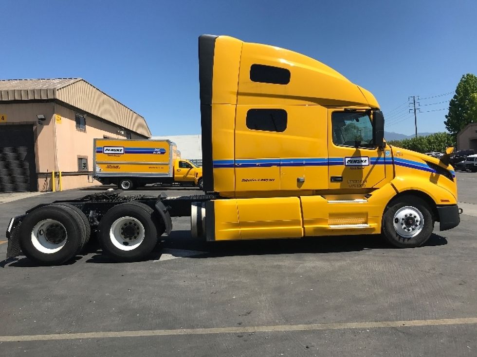 Sleeper Tractor-Heavy Duty Tractors-Volvo-2022-VNL64760-Fontana-CA-396,787\n\t\tmiles-$ 91,250 - Image 8