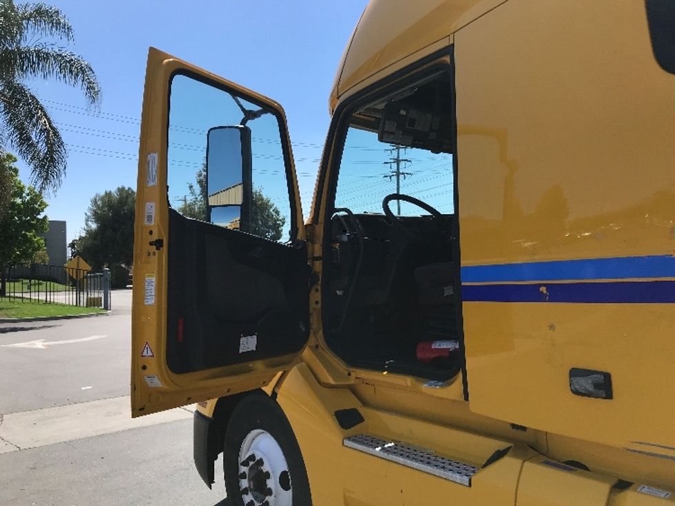 Sleeper Tractor-Heavy Duty Tractors-Volvo-2022-VNL64760-Fontana-CA-396,787\n\t\tmiles-$ 91,250 - Image 9