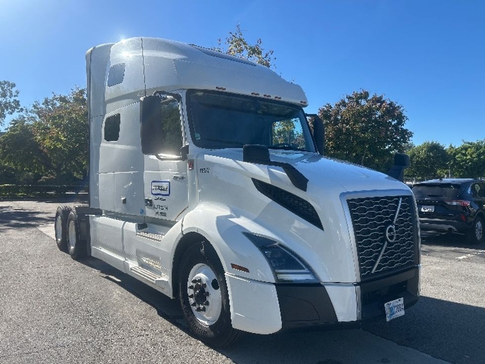 Sleeper Tractor-Heavy Duty Tractors-Volvo-2022-VNL64760-Forest Park-GA-486,408\n\t\tmiles-$ 85,250 - Image 1