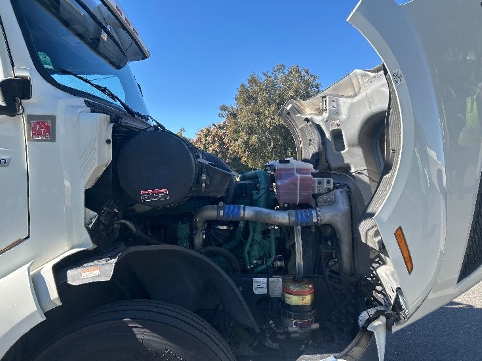 Sleeper Tractor-Heavy Duty Tractors-Volvo-2022-VNL64760-Forest Park-GA-486,408\n\t\tmiles-$ 85,250 - Image 19