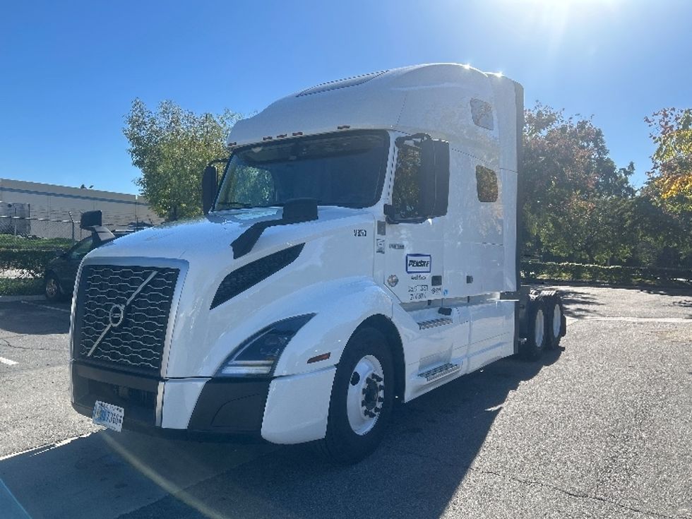 Sleeper Tractor-Heavy Duty Tractors-Volvo-2022-VNL64760-Forest Park-GA-486,408\n\t\tmiles-$ 85,250 - Image 3