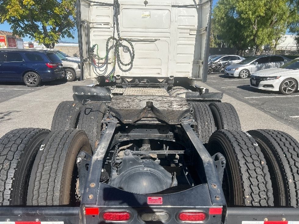 Sleeper Tractor-Heavy Duty Tractors-Volvo-2022-VNL64760-Forest Park-GA-486,408\n\t\tmiles-$ 85,250 - Image 6