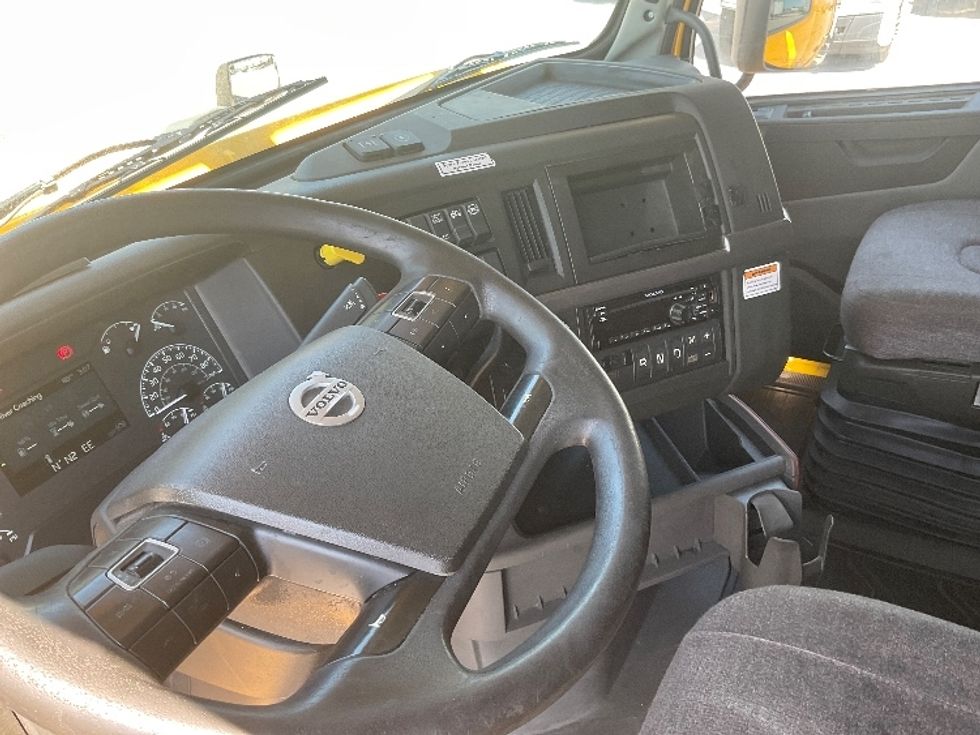 Sleeper Tractor-Heavy Duty Tractors-Volvo-2022-VNL64760-Fort Wayne-IN-494,457\n\t\tmiles-$ 72,500 - Image 10