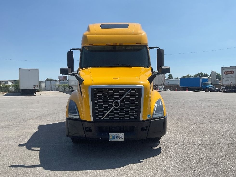 Sleeper Tractor-Heavy Duty Tractors-Volvo-2022-VNL64760-Fort Wayne-IN-494,457\n\t\tmiles-$ 72,500 - Image 2