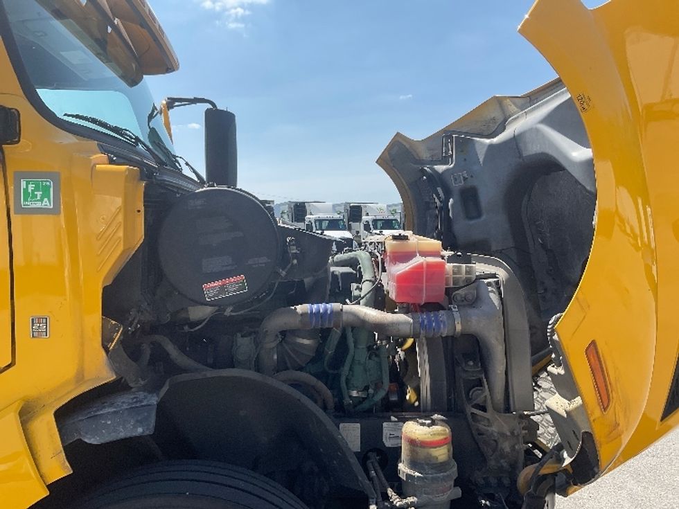 Sleeper Tractor-Heavy Duty Tractors-Volvo-2022-VNL64760-Fort Wayne-IN-494,457\n\t\tmiles-$ 72,500 - Image 20
