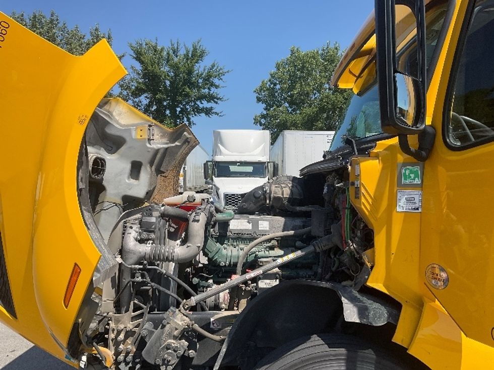 Sleeper Tractor-Heavy Duty Tractors-Volvo-2022-VNL64760-Fort Wayne-IN-494,457\n\t\tmiles-$ 72,500 - Image 21