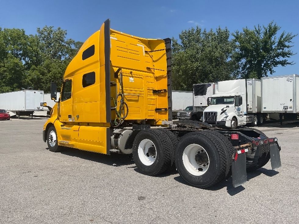Sleeper Tractor-Heavy Duty Tractors-Volvo-2022-VNL64760-Fort Wayne-IN-494,457\n\t\tmiles-$ 72,500 - Image 5
