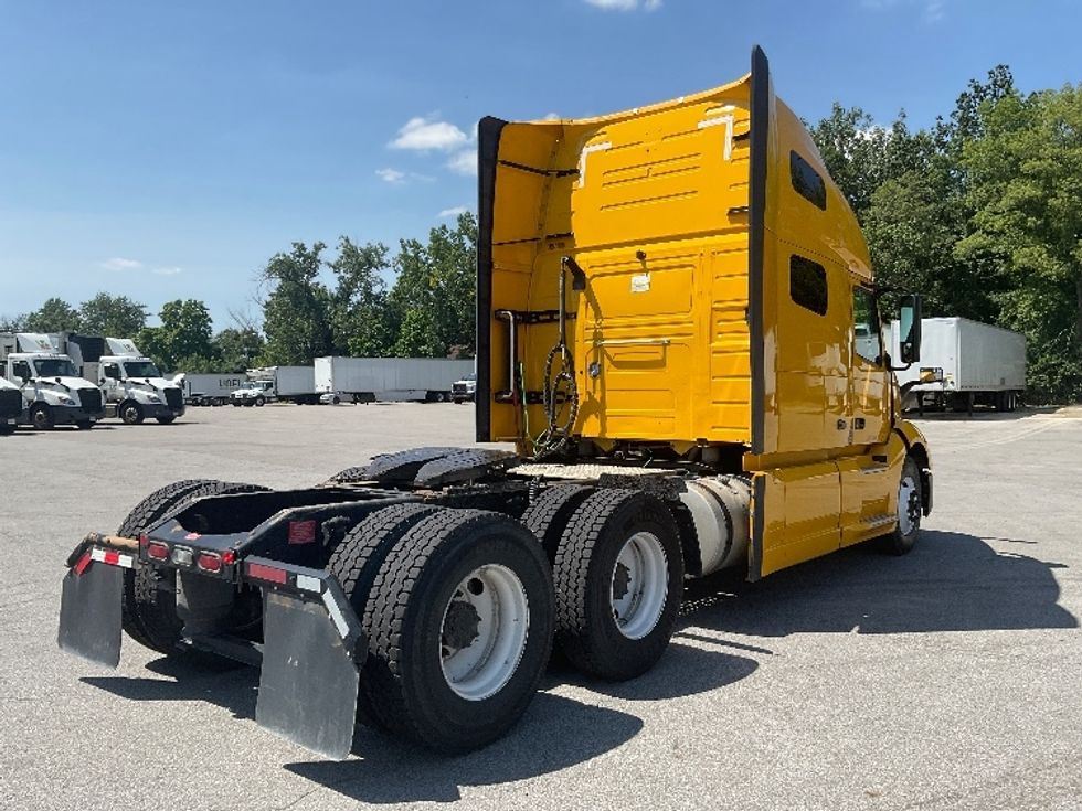 Sleeper Tractor-Heavy Duty Tractors-Volvo-2022-VNL64760-Fort Wayne-IN-494,457\n\t\tmiles-$ 72,500 - Image 7