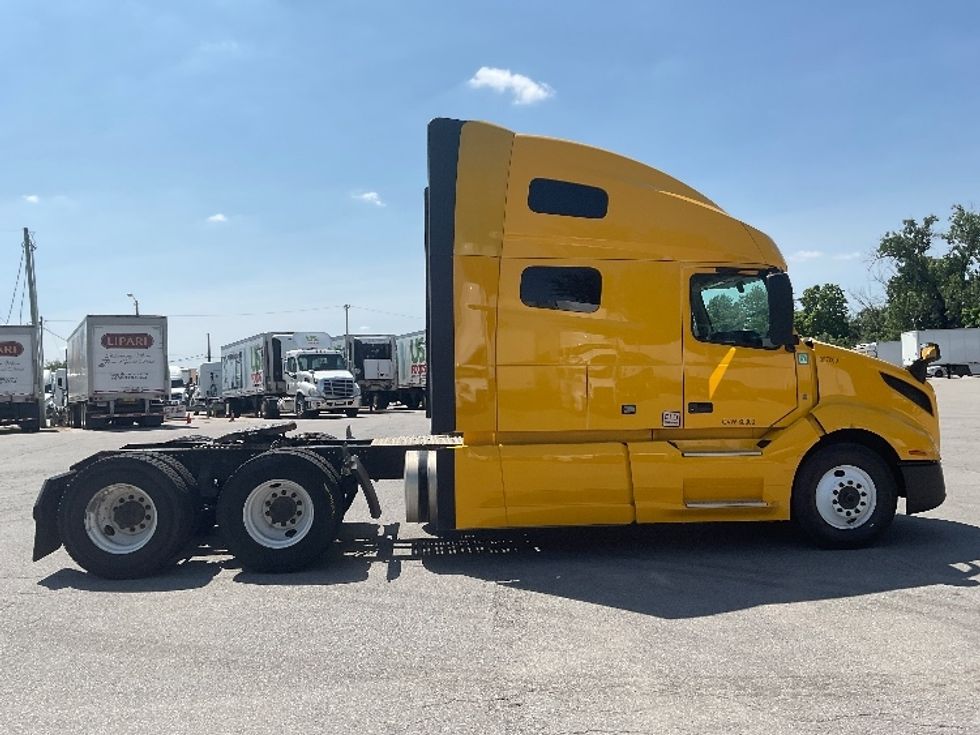 Sleeper Tractor-Heavy Duty Tractors-Volvo-2022-VNL64760-Fort Wayne-IN-494,457\n\t\tmiles-$ 72,500 - Image 8