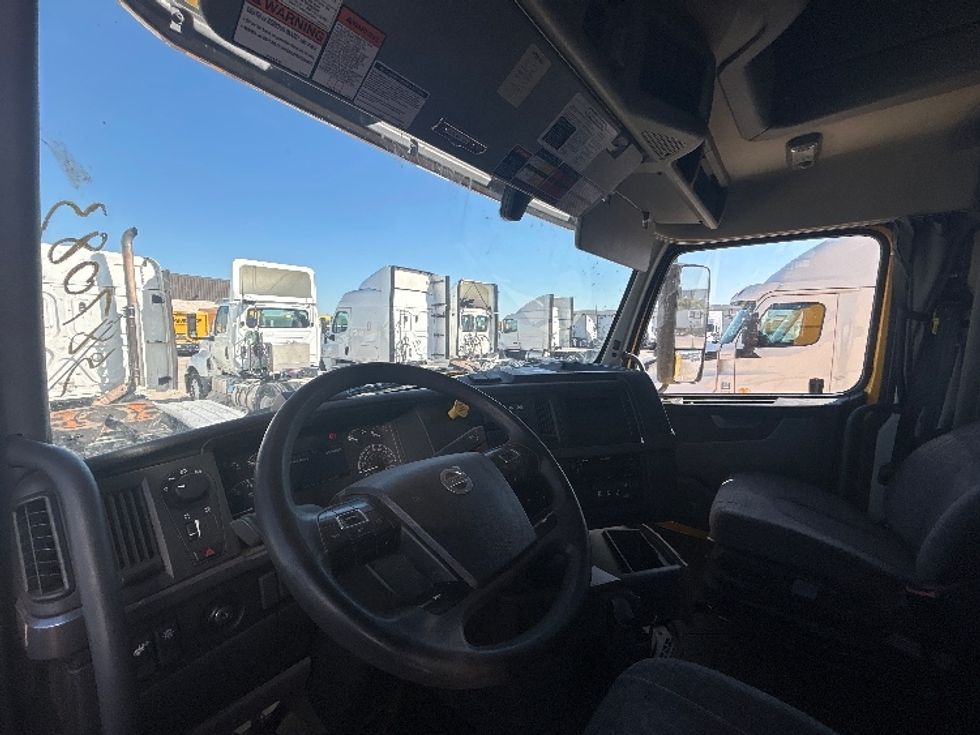 Sleeper Tractor-Heavy Duty Tractors-Volvo-2022-VNL64760-Fort Worth-TX-442,442\n\t\tmiles-$ 80,250 - Image 10