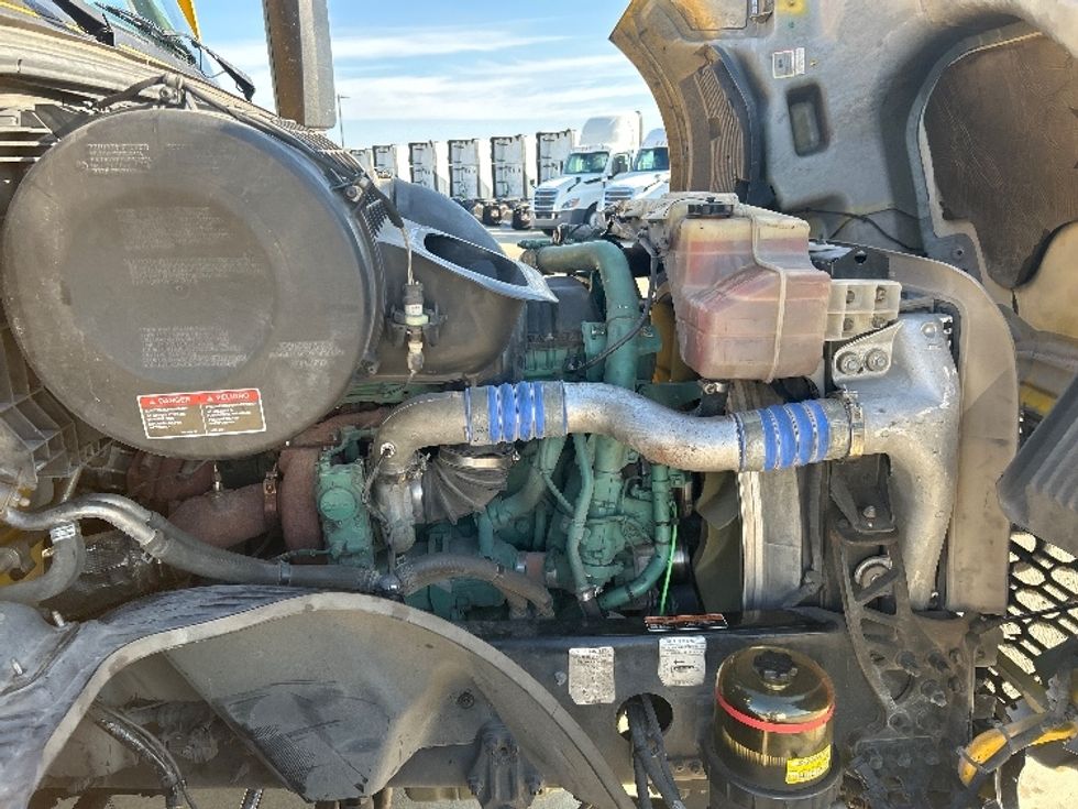 Sleeper Tractor-Heavy Duty Tractors-Volvo-2022-VNL64760-Fort Worth-TX-442,442\n\t\tmiles-$ 80,250 - Image 20