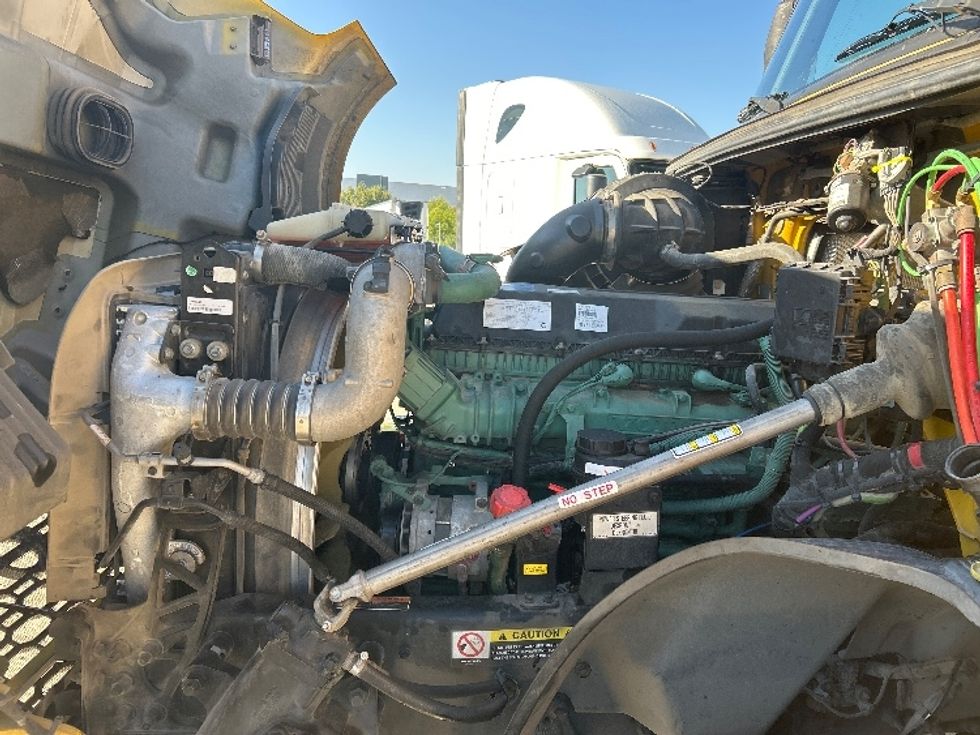 Sleeper Tractor-Heavy Duty Tractors-Volvo-2022-VNL64760-Fort Worth-TX-442,442\n\t\tmiles-$ 80,250 - Image 21