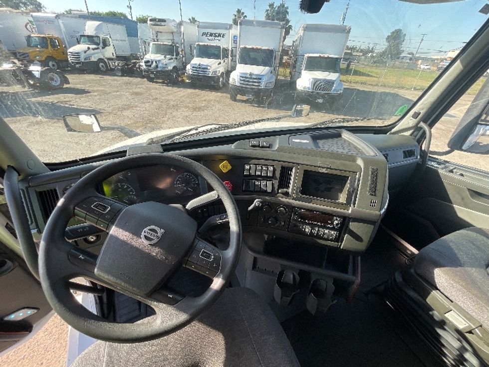Sleeper Tractor-Heavy Duty Tractors-Volvo-2022-VNL64760-Fresno-CA-431,743\n\t\tmiles-$ 92,750 - Image 11