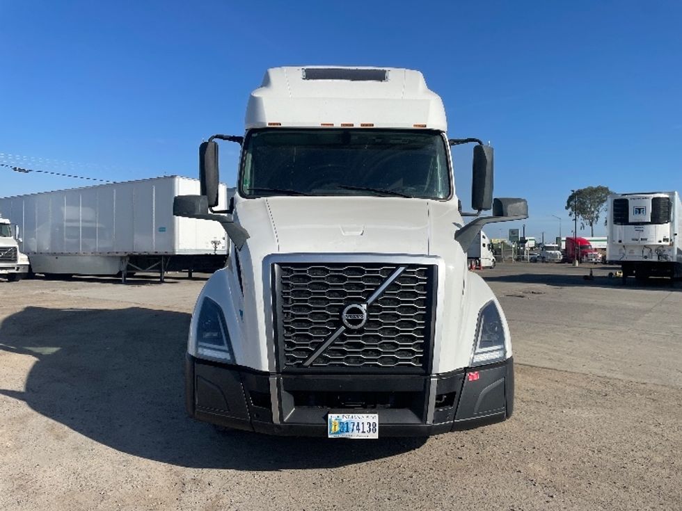 Sleeper Tractor-Heavy Duty Tractors-Volvo-2022-VNL64760-Fresno-CA-431,743\n\t\tmiles-$ 92,750 - Image 2