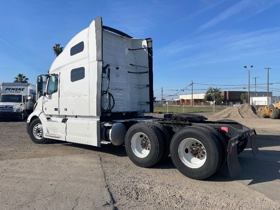 Sleeper Tractor-Heavy Duty Tractors-Volvo-2022-VNL64760-Fresno-CA-431,743\n\t\tmiles-$ 92,750 - Image 5