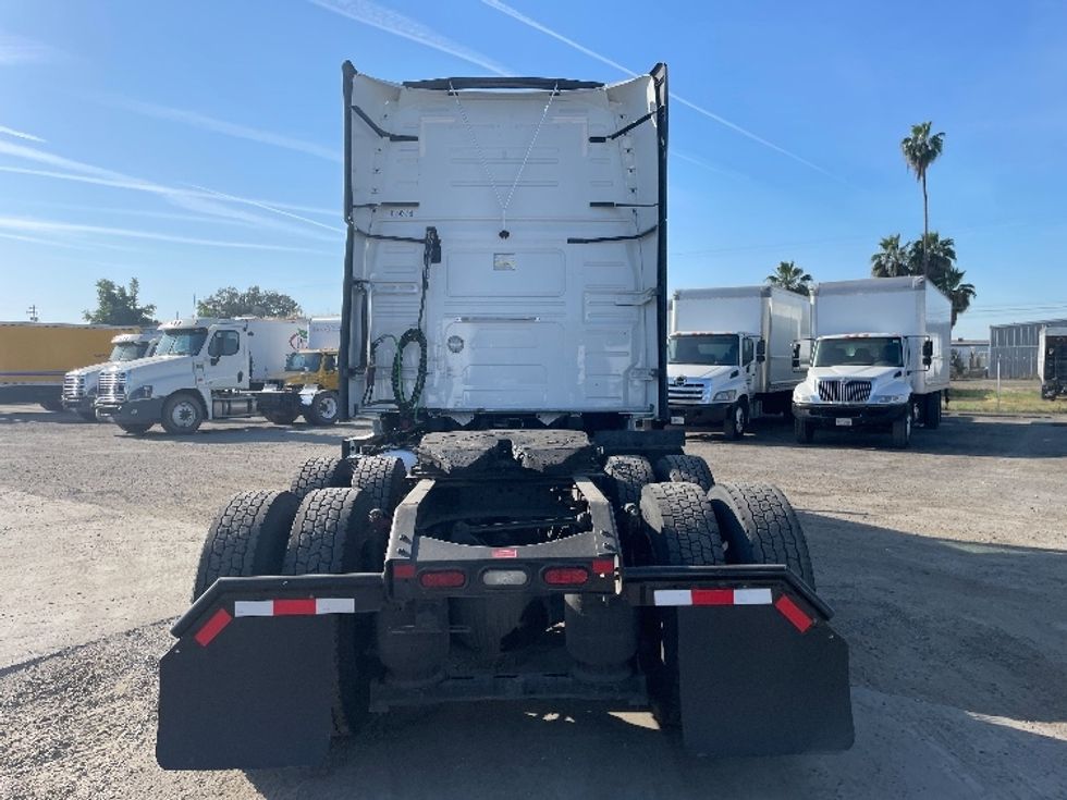 Sleeper Tractor-Heavy Duty Tractors-Volvo-2022-VNL64760-Fresno-CA-431,743\n\t\tmiles-$ 92,750 - Image 6