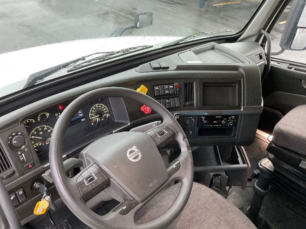 Sleeper Tractor-Heavy Duty Tractors-Volvo-2022-VNL64760-Gahanna-OH-461,443\n\t\tmiles-$ 72,500 - Image 10