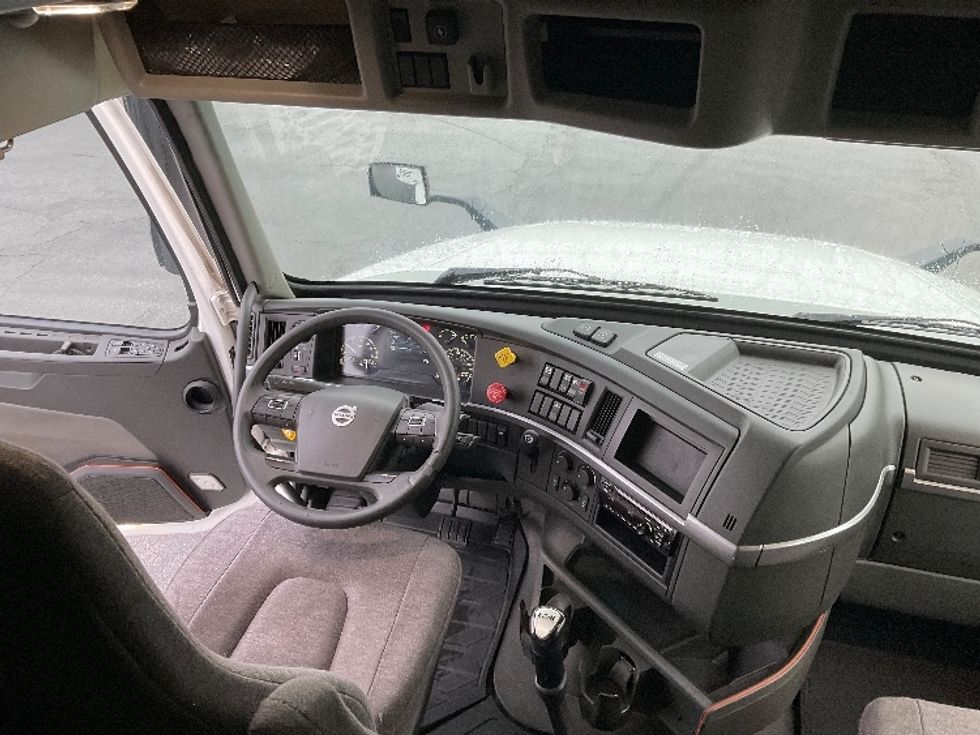 Sleeper Tractor-Heavy Duty Tractors-Volvo-2022-VNL64760-Gahanna-OH-461,443\n\t\tmiles-$ 72,500 - Image 12