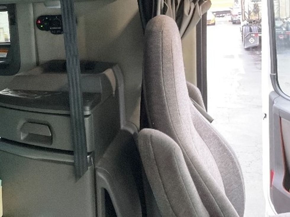 Sleeper Tractor-Heavy Duty Tractors-Volvo-2022-VNL64760-Gahanna-OH-461,443\n\t\tmiles-$ 72,500 - Image 17