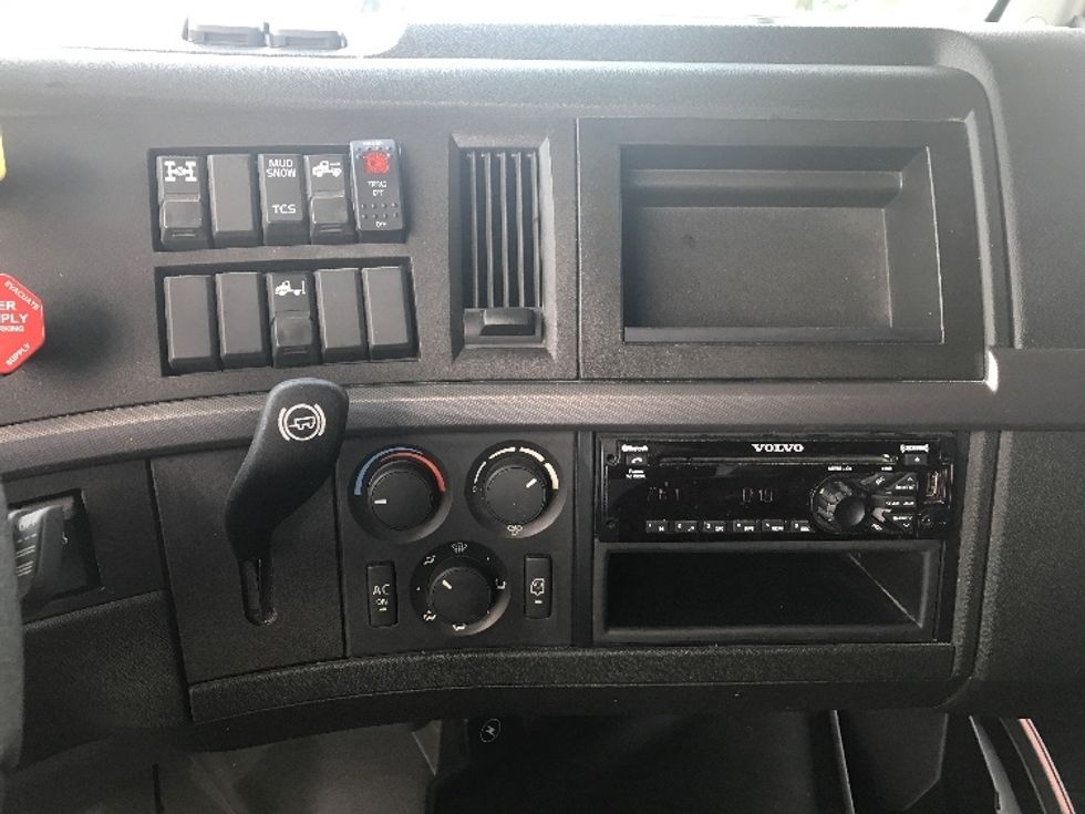 Sleeper Tractor-Heavy Duty Tractors-Volvo-2022-VNL64760-Gahanna-OH-461,443\n\t\tmiles-$ 72,500 - Image 23