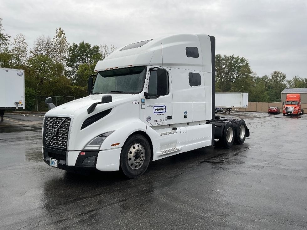 2022 Volvo Truck VNL photo 3