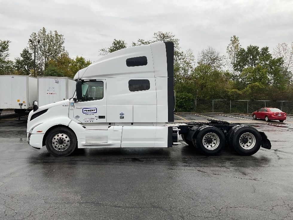 2022 Volvo Truck VNL photo 4