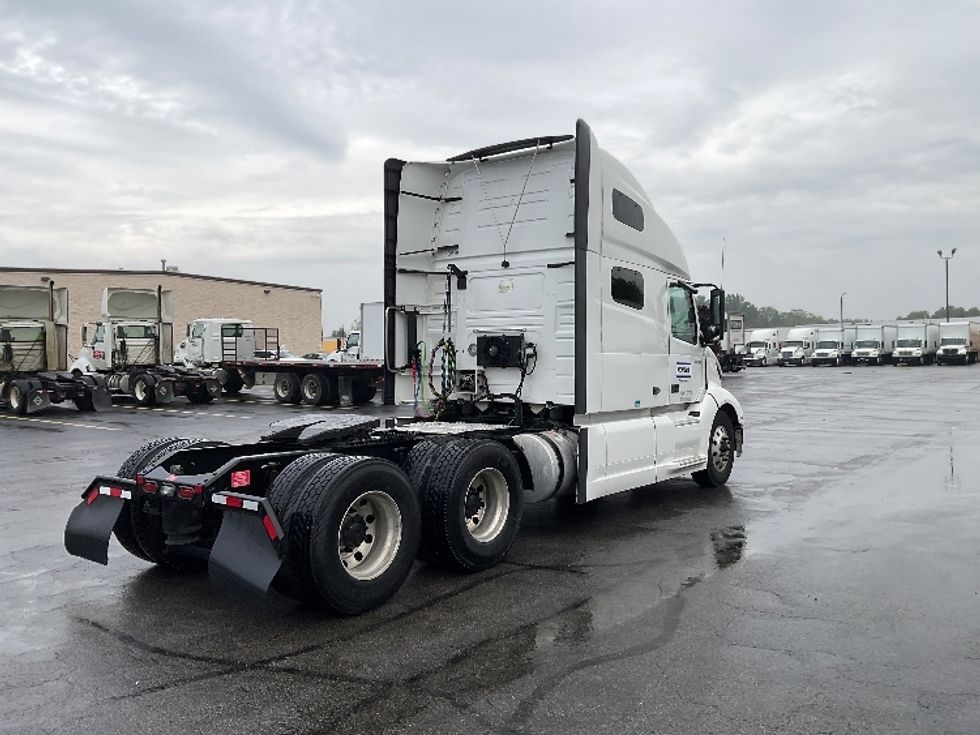 Sleeper Tractor-Heavy Duty Tractors-Volvo-2022-VNL64760-Gahanna-OH-461,443\n\t\tmiles-$ 72,500 - Image 7