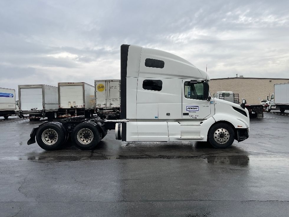 Sleeper Tractor-Heavy Duty Tractors-Volvo-2022-VNL64760-Gahanna-OH-461,443\n\t\tmiles-$ 72,500 - Image 8