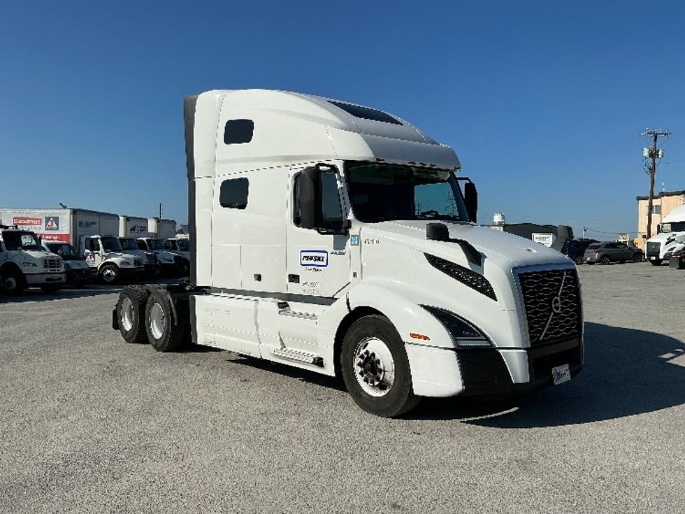 Sleeper Tractor-Heavy Duty Tractors-Volvo-2022-VNL64760-Garden City-GA-360,940\n\t\tmiles-$ 84,250 - Image 1