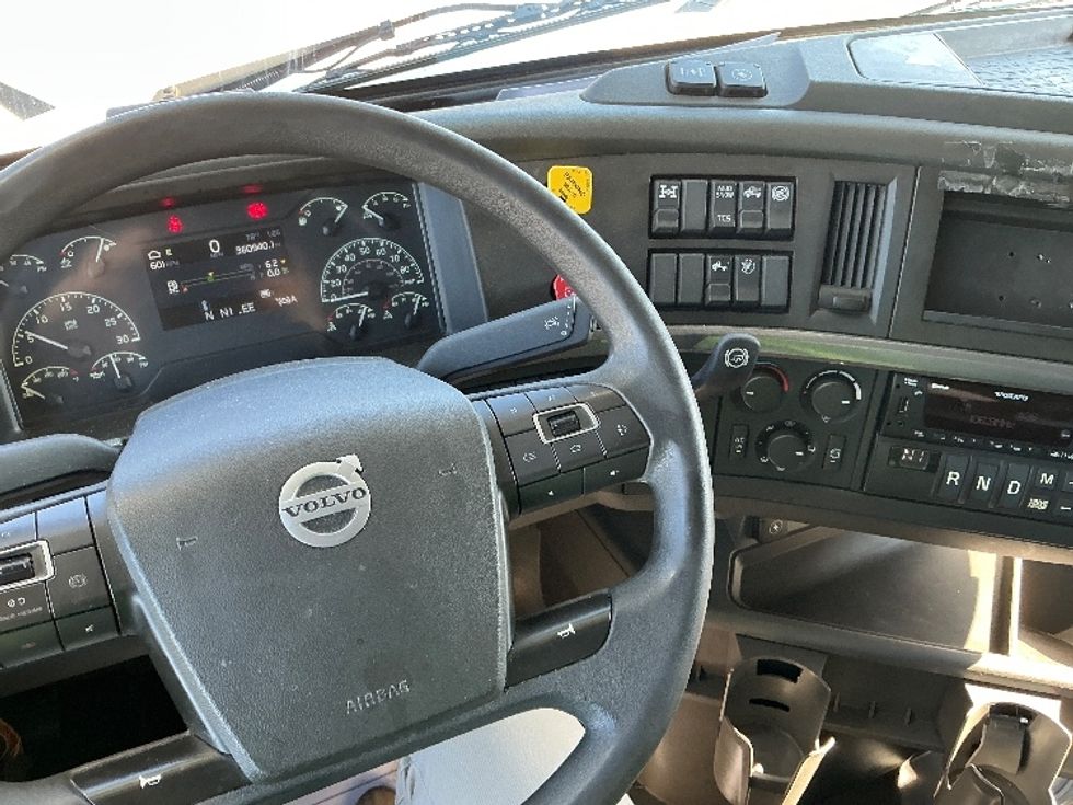 Sleeper Tractor-Heavy Duty Tractors-Volvo-2022-VNL64760-Garden City-GA-360,940\n\t\tmiles-$ 84,250 - Image 11