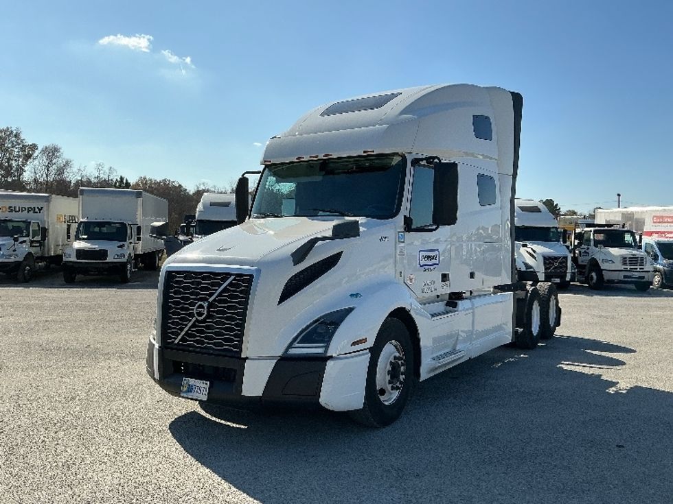 Sleeper Tractor-Heavy Duty Tractors-Volvo-2022-VNL64760-Garden City-GA-360,940\n\t\tmiles-$ 84,250 - Image 3