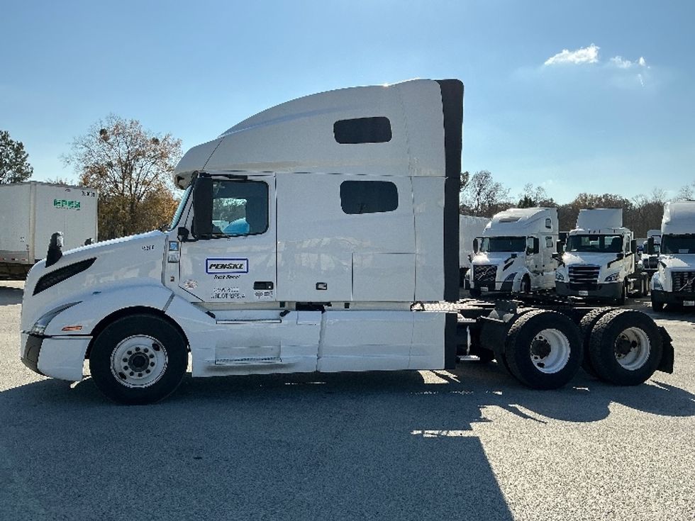 Sleeper Tractor-Heavy Duty Tractors-Volvo-2022-VNL64760-Garden City-GA-360,940\n\t\tmiles-$ 84,250 - Image 4