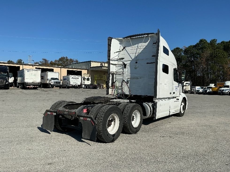 Sleeper Tractor-Heavy Duty Tractors-Volvo-2022-VNL64760-Garden City-GA-360,940\n\t\tmiles-$ 84,250 - Image 7