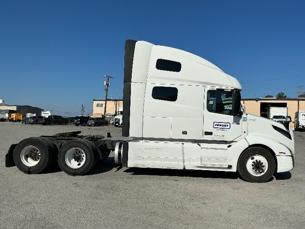 Sleeper Tractor-Heavy Duty Tractors-Volvo-2022-VNL64760-Garden City-GA-360,940\n\t\tmiles-$ 84,250 - Image 8